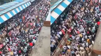 People gather in huge number demanding justice after a school sweeper in Maharashtra's Badlapur